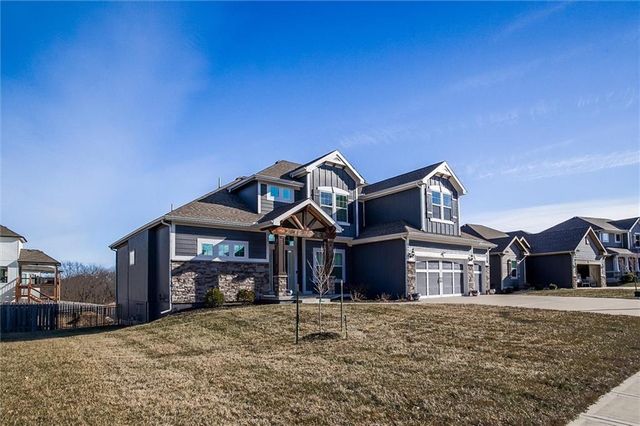 10423 N Chelsea Avenue, Kansas City, MO 64156