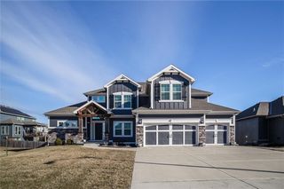 10423 N Chelsea Avenue, Kansas City, MO 64156