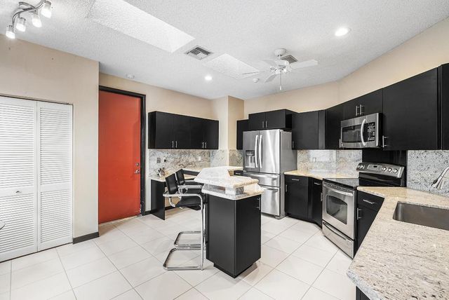 6220 San Michel Way, Delray Beach, FL 33484