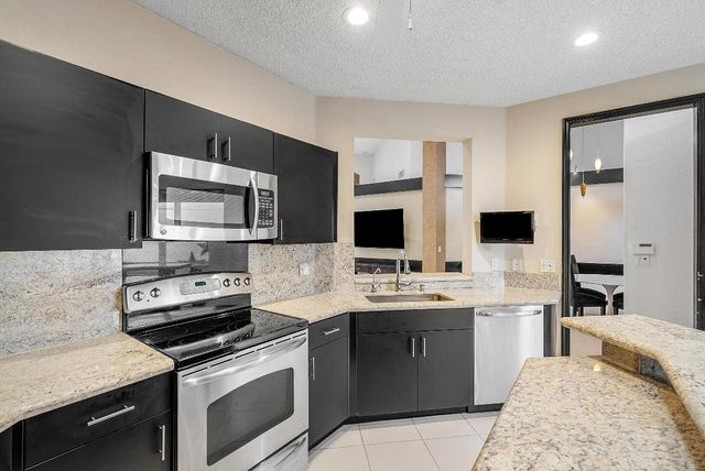 6220 San Michel Way, Delray Beach, FL 33484