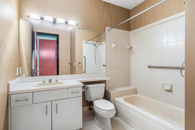 6220 San Michel Way, Delray Beach, FL 33484