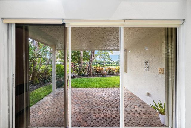 6220 San Michel Way, Delray Beach, FL 33484