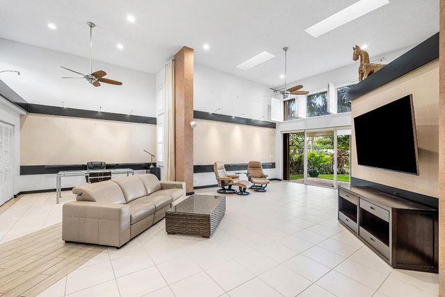 6220 San Michel Way, Delray Beach, FL 33484