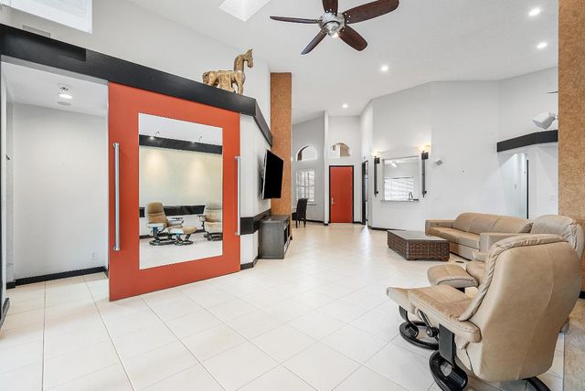 6220 San Michel Way, Delray Beach, FL 33484