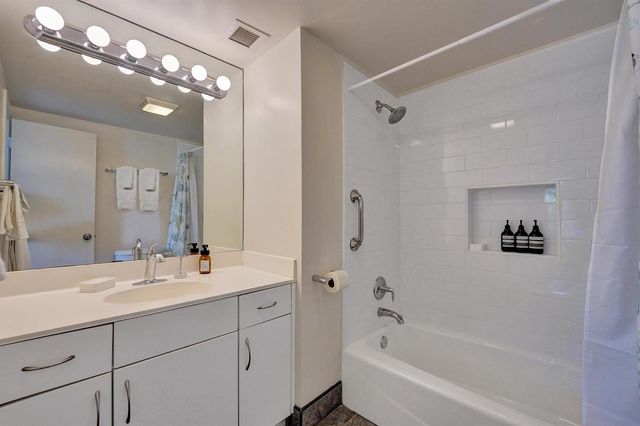 341 N Birch Road 416, Fort Lauderdale, FL 33304