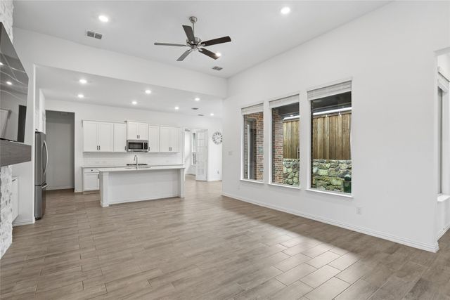 2045 Spotted Fawn Drive, Arlington, TX 76005
