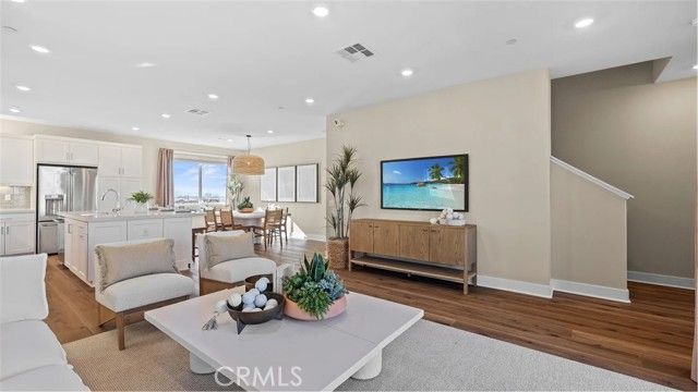 916 Chinon, Irvine, CA 92618