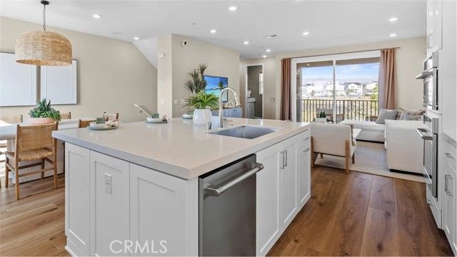 916 Chinon, Irvine, CA 92618