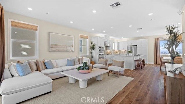 916 Chinon, Irvine, CA 92618