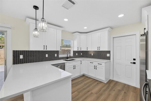 1214 OAKHILL STREET, Seffner, FL 33584