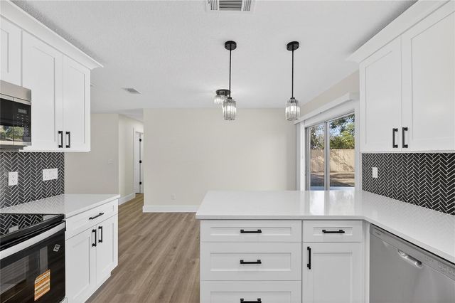 1214 OAKHILL STREET, Seffner, FL 33584