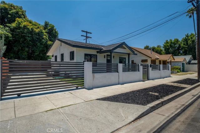 3516 Montclair Street, Los Angeles, CA 90018