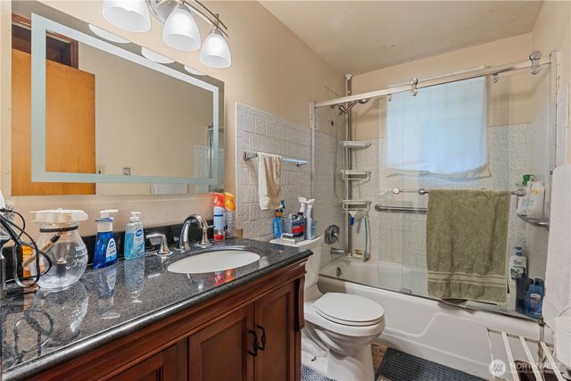 9712 126th Street E, Puyallup, WA 98373