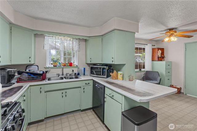 9712 126th Street E, Puyallup, WA 98373