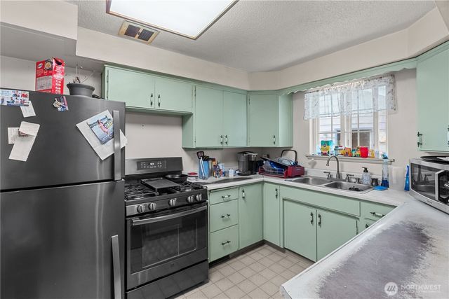 9712 126th Street E, Puyallup, WA 98373