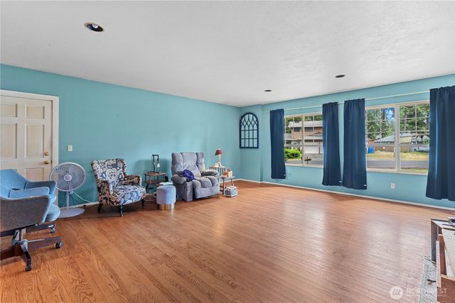 9712 126th Street E, Puyallup, WA 98373