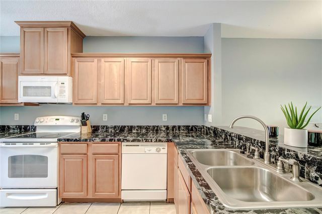 5822 NATURE TERRACE COVE, Tampa, FL 33617