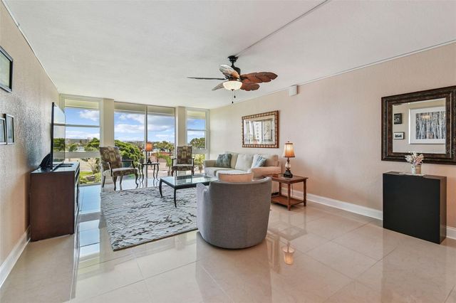7400 SUN ISLAND DRIVE S 411, South Pasadena, FL 33707