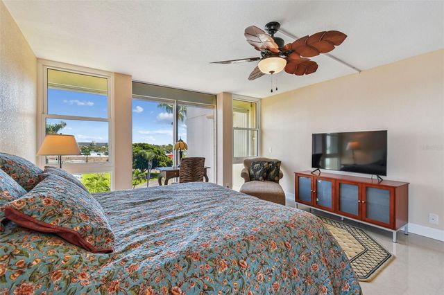 7400 SUN ISLAND DRIVE S 411, South Pasadena, FL 33707