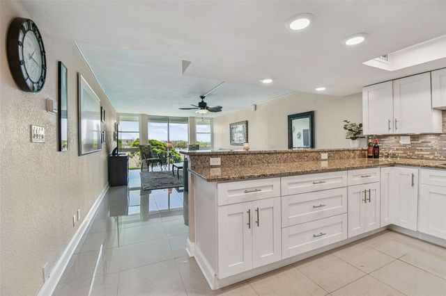 7400 SUN ISLAND DRIVE S 411, South Pasadena, FL 33707