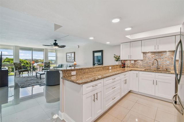 7400 SUN ISLAND DRIVE S 411, South Pasadena, FL 33707