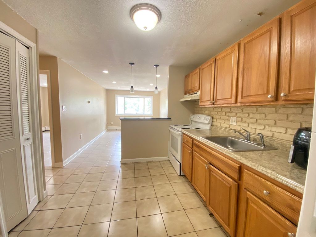 154 Second Street 103 A, Framingham, MA 01702