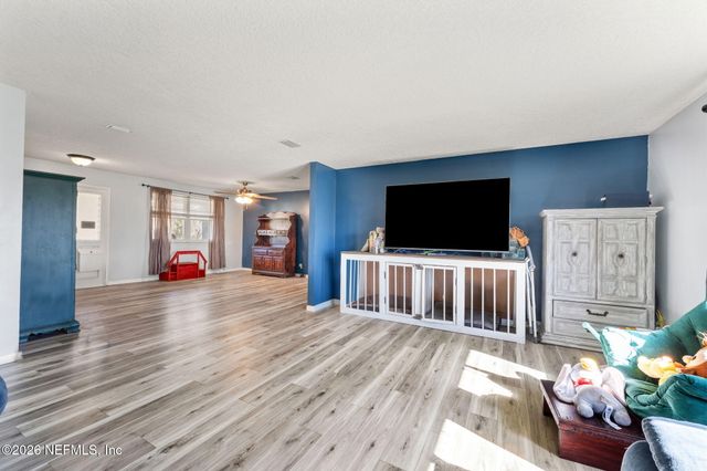 284 BAISDEN Road, Jacksonville, FL 32218