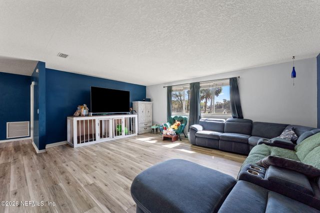 284 BAISDEN Road, Jacksonville, FL 32218