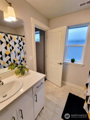 408 Hammond Street, Blaine, WA 98230