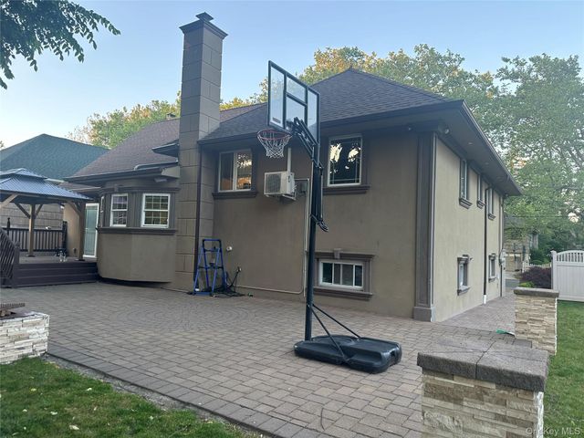 563 Sunset Drive, Woodmere, NY 11598