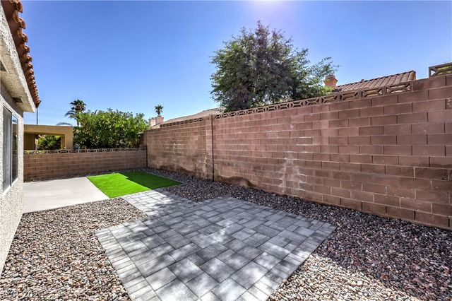 7633 Prairie Corners Drive, Las Vegas, NV 89128