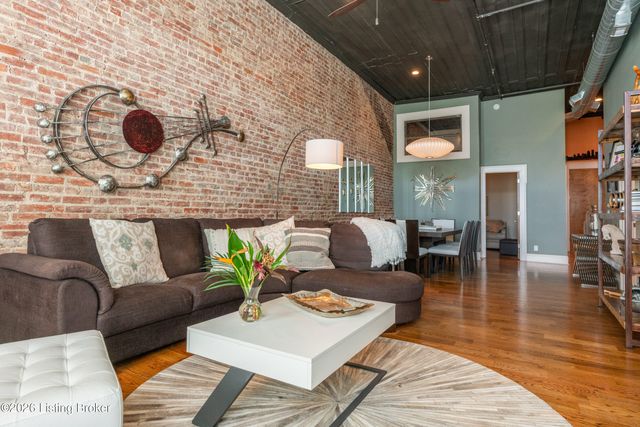 415 E Market St 201, Louisville, KY 40202