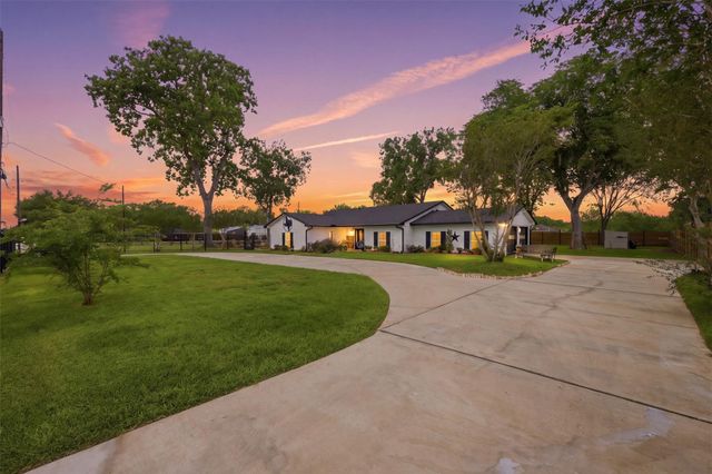 5111 Brookside Road, Brookside, TX 77581