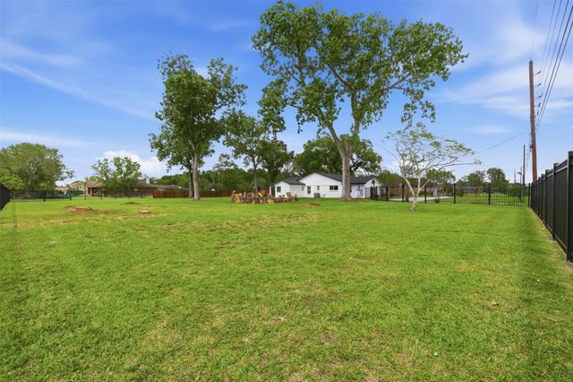 5111 Brookside Road, Brookside, TX 77581