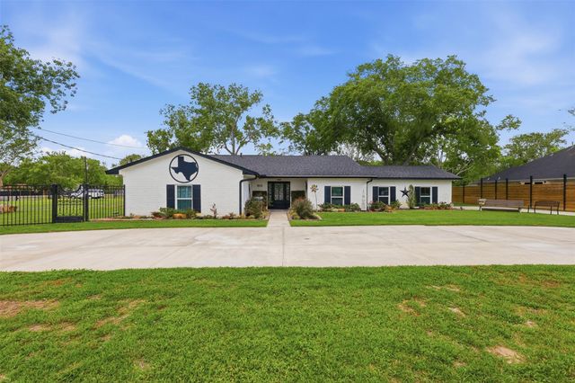 5111 Brookside Road, Brookside, TX 77581