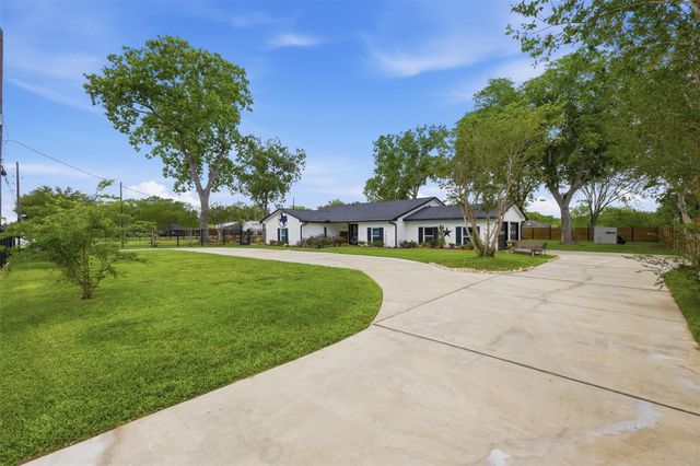 5111 Brookside Road, Brookside, TX 77581