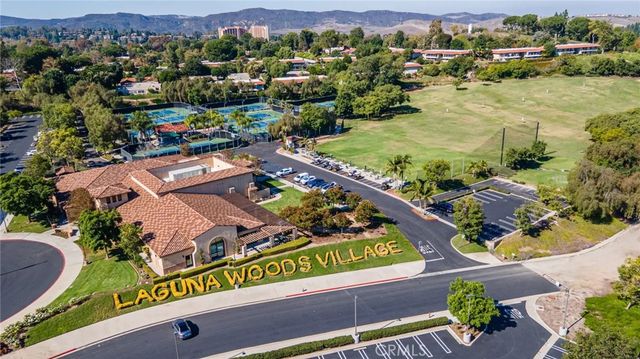 1 Via Castilla Q, Laguna Woods, CA 92637
