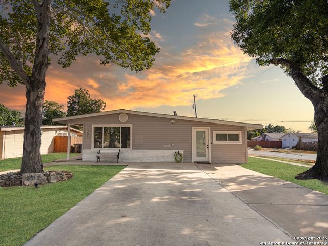 202 E Formosa Blvd, San Antonio, TX 78221