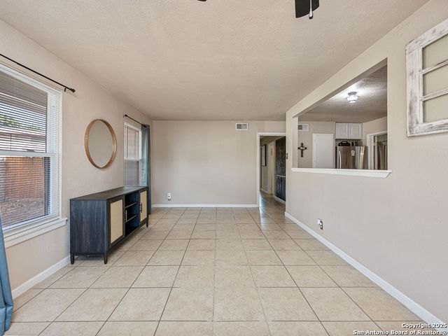 202 E Formosa Blvd, San Antonio, TX 78221