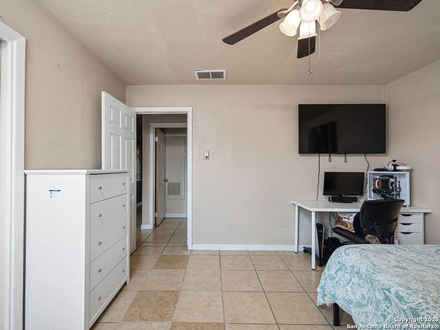 202 E Formosa Blvd, San Antonio, TX 78221