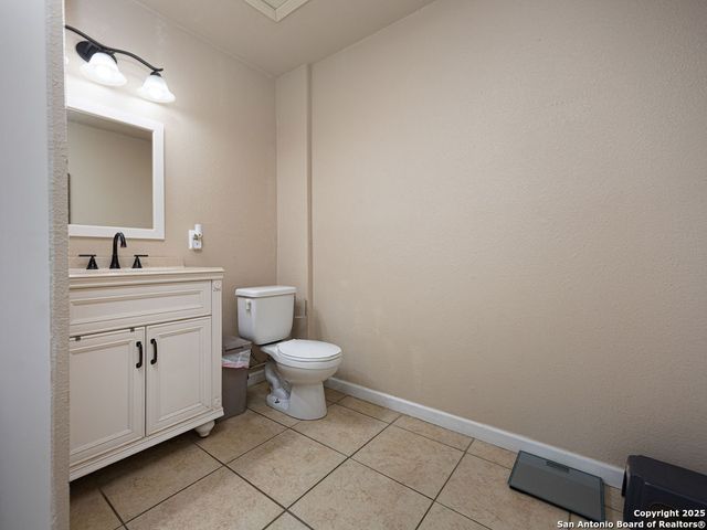 202 E Formosa Blvd, San Antonio, TX 78221