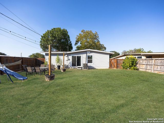 202 E Formosa Blvd, San Antonio, TX 78221