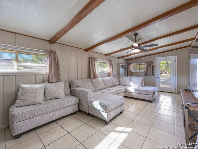 202 E Formosa Blvd, San Antonio, TX 78221