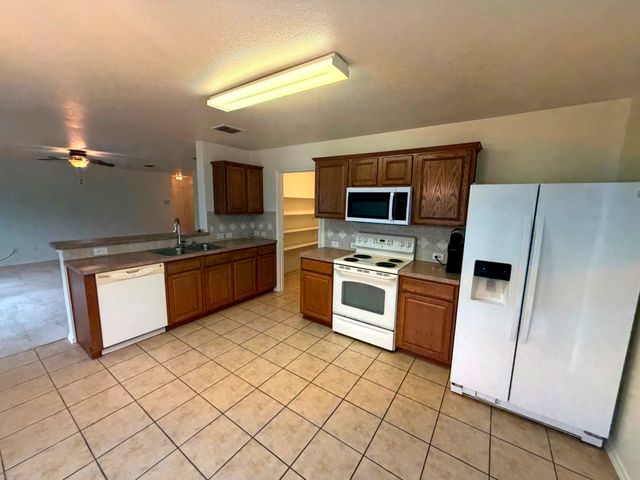 2201 Southridge Lane, Sherman, TX 75092