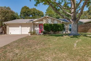 2114 Valley Lane, Arlington, TX 76013