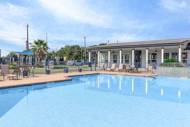 3802 Nasa Parkway 12, Seabrook, TX 77586