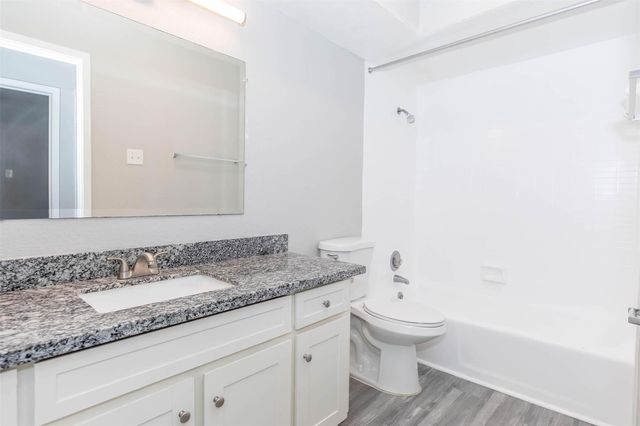 3802 Nasa Parkway 12, Seabrook, TX 77586