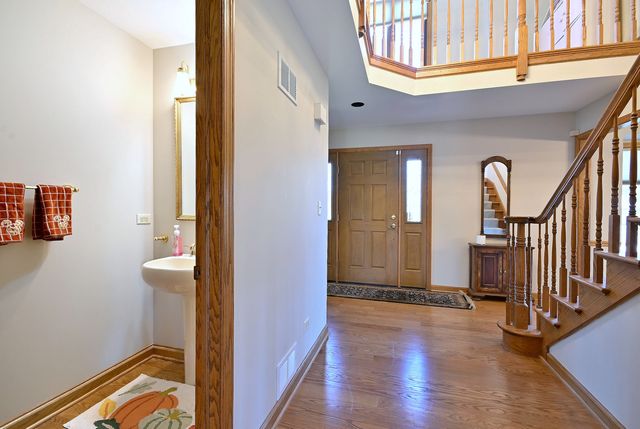 5681 River Park Drive, Libertyville, IL 60048