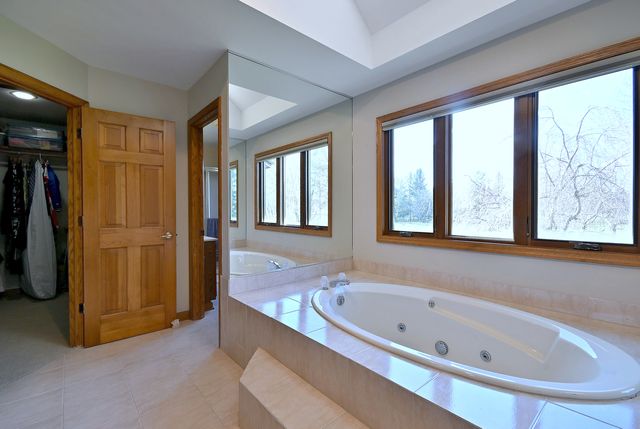 5681 River Park Drive, Libertyville, IL 60048