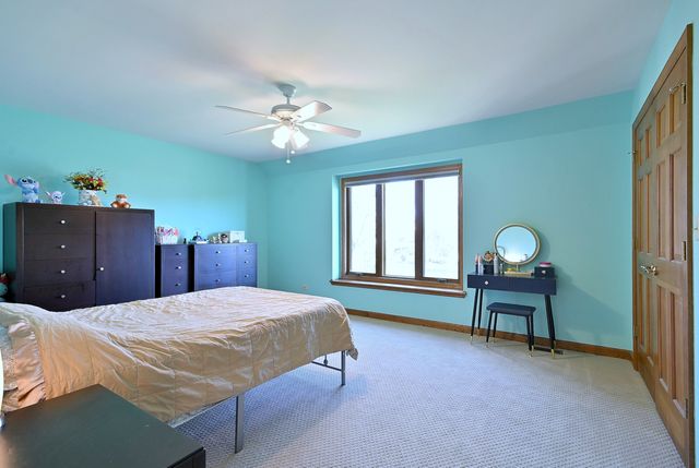 5681 River Park Drive, Libertyville, IL 60048